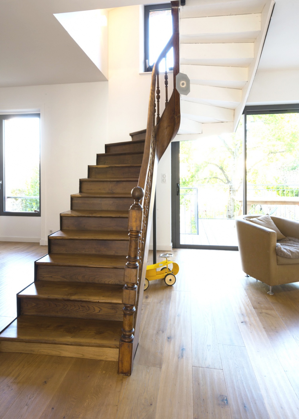 Teinte à bois, parquet, meuble et escalier bois